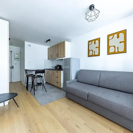 Comfortable , Porte-dorée District,