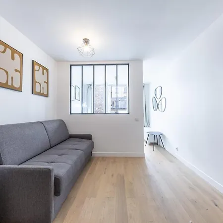 Comfortable , Porte-doree District, Apartment *