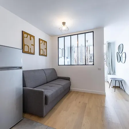 Apartment Comfortable , Porte-doree District,